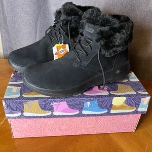 Skechers On the Go City 2 black Suede and Faux Fur Ankle Boots Size 7 NEW